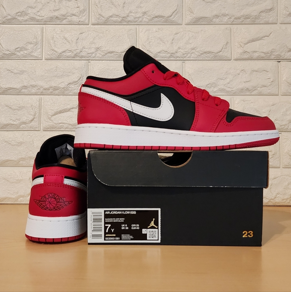 Nike Air Jordan 1 Low GS Size 7Y / Womens Size 8.5 White Very Berry 553560-061